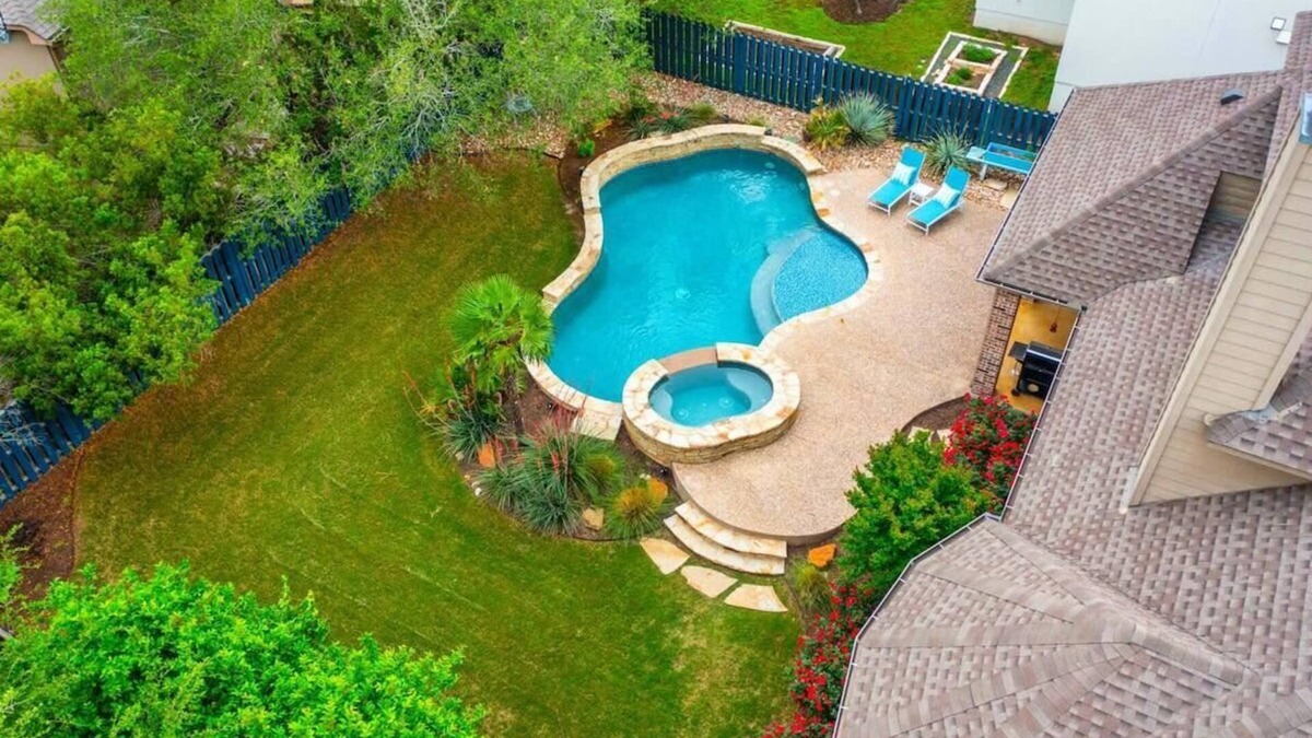 Dripping Springs House | Stunning Home with Outdoor Pool, HotTub and Yard