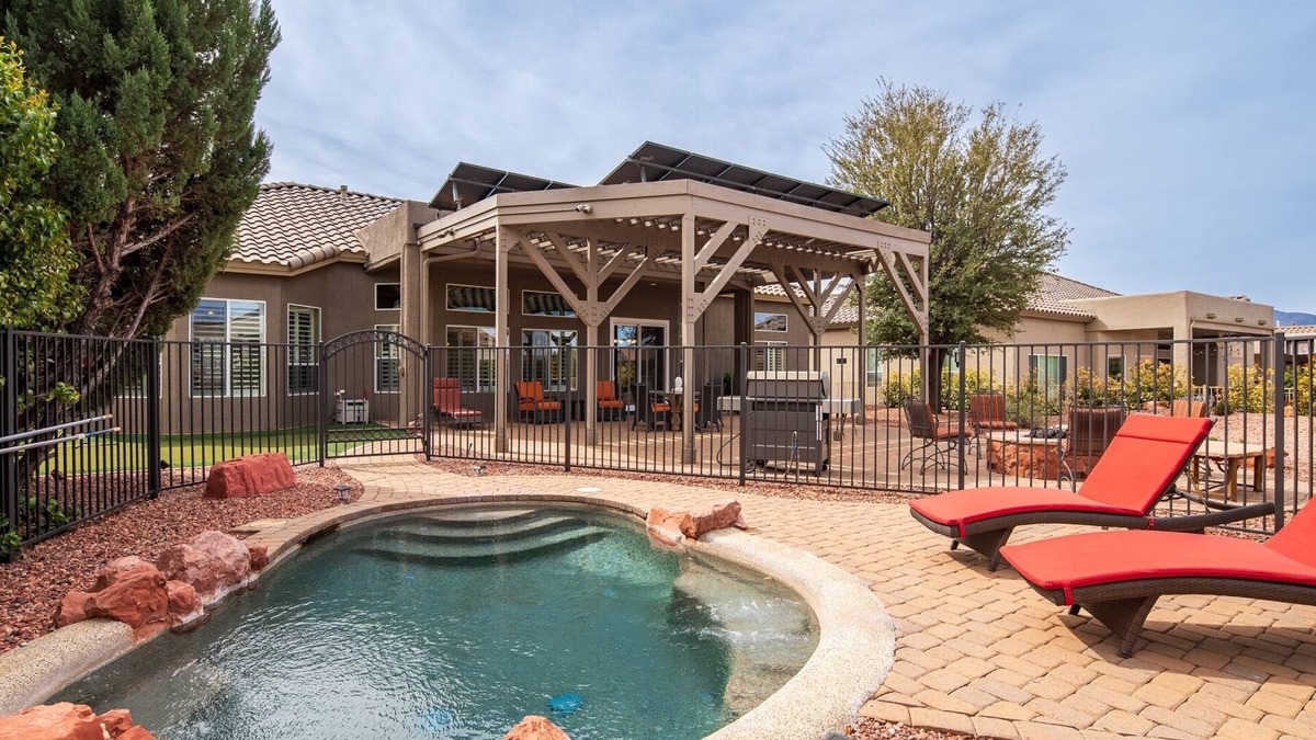 Verde Santa Fe House | Stunning Home with Private Pool & Fire Pit on the Agave Highlands Golf Course!