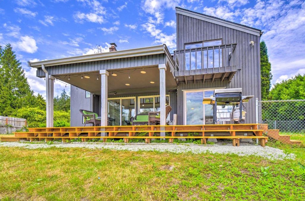 Belfair House | Stunning Hood Canal Getaway with Private Deck!