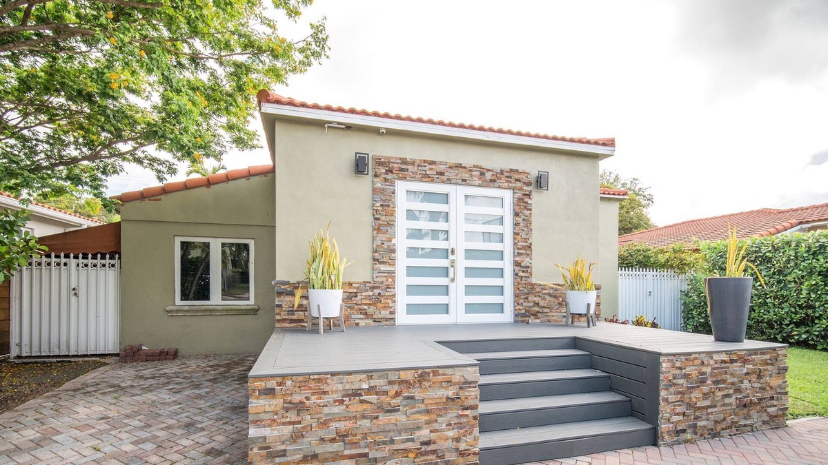 Coral Way Ski Chalet | Stunning house 10 minutes from the key biscayne
