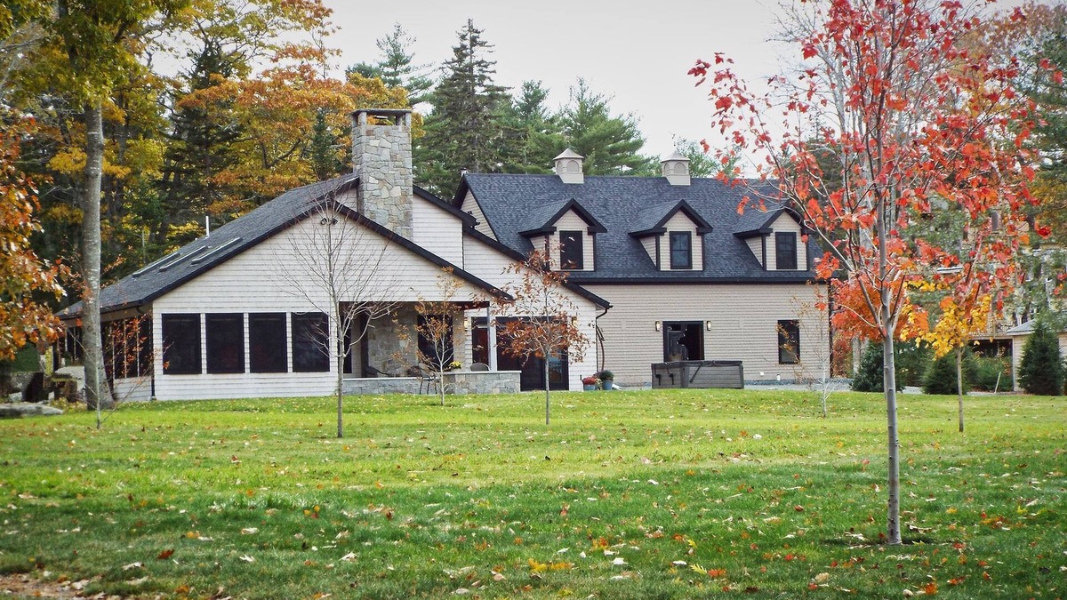 Hancock House | Stunning house & setting! Spectacular views. Book now for your preferred dates.
