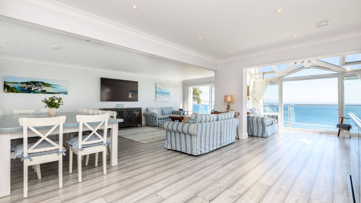 West Looe House | Stunning house sleeping 14 overlooking Looe Bay