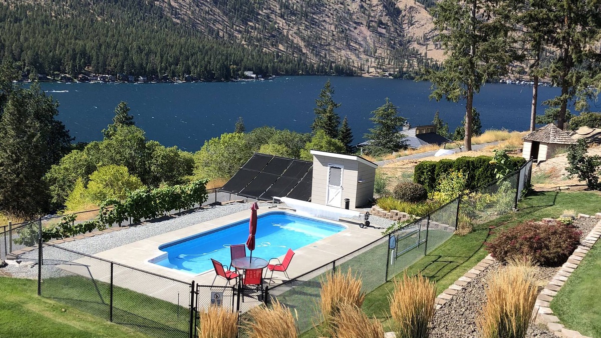 Manson House | Stunning lake and mountain view home