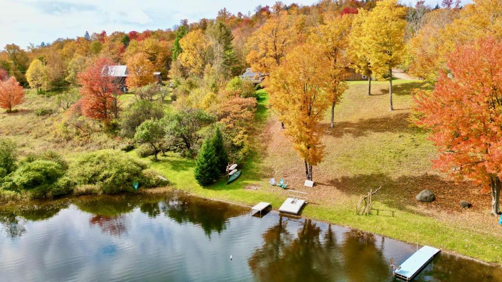 Eden Mills House | Stunning Lake Front! Modern+Chic+Cosy pet friendly