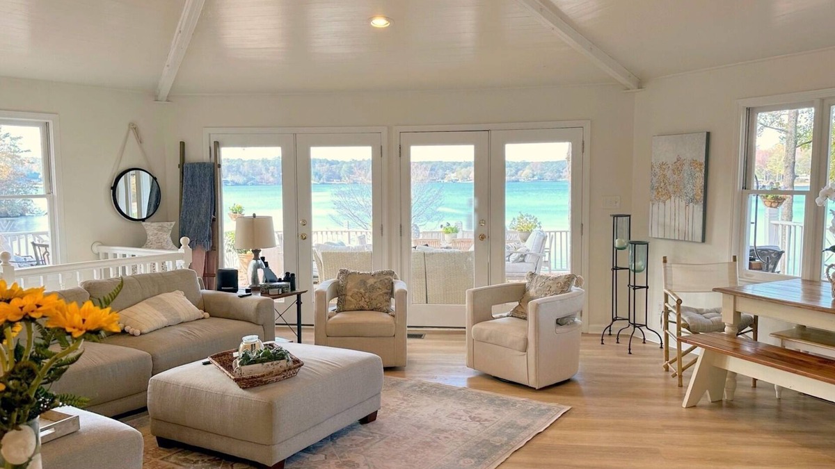Monticello House | Stunning Lake House on Jackson Lake, huge deck, fantastic views, great sunsets