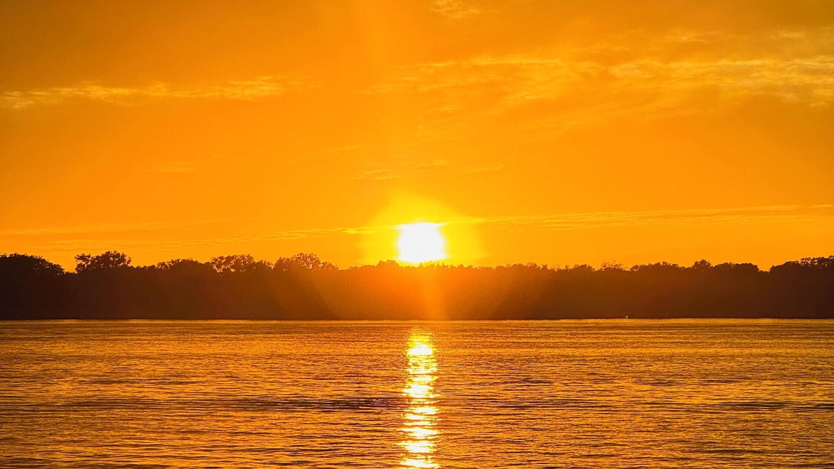 Fox Lake House | Stunning Lake House with Sunset views!