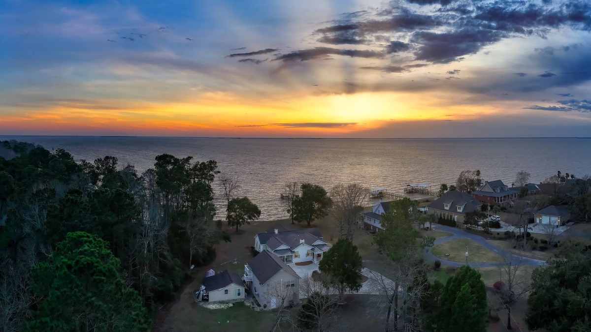 Russellville House | Stunning Lake Moultrie Estate on Deep Water