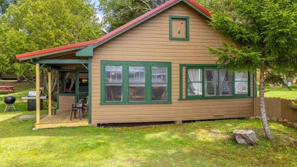 Inlet Cottage | Stunning Lake Sunsets and Quiet Getaway here at Stiefvater's Lakeside Cottages!