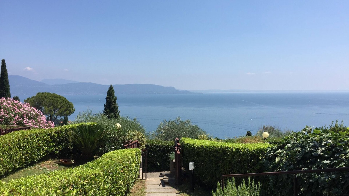Gardone Riviera House | Stunning Lake view! 5 minutes to Il Vittoriale degli Italiani!