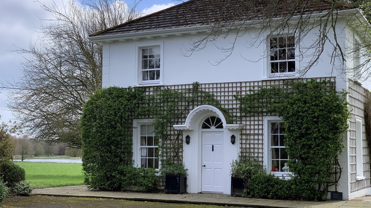 Kilmallock House | Stunning lake view countryside Irish property. Cozy and comfortable.