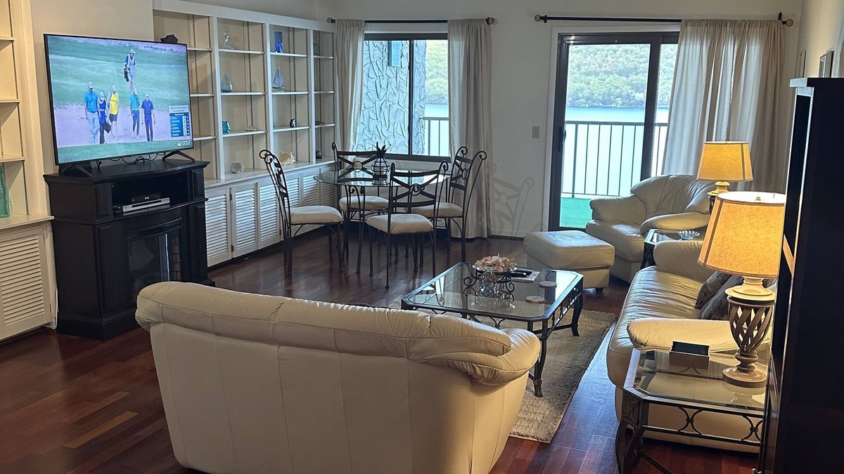 Holcomb Condo | Stunning Lake View Studio with Private Beach!