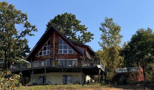 Burdett House | Stunning Lake Views Wine Country