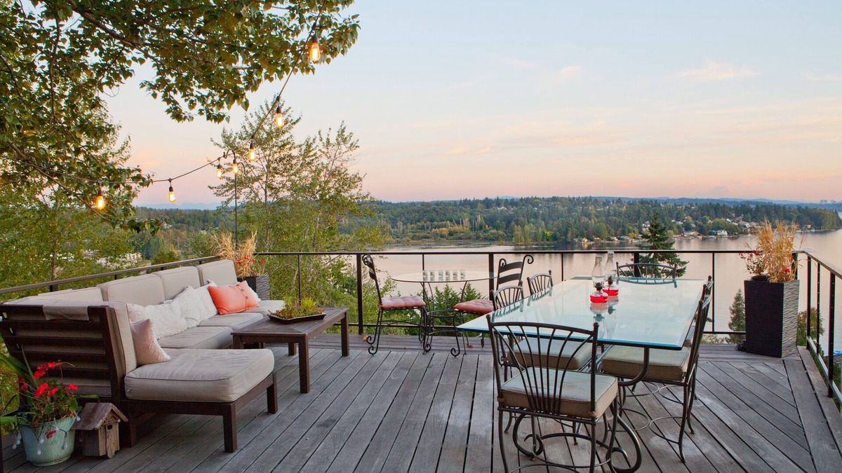 Inglewood-Finn Hill House | Stunning Lake Washington and Mount Rainier Views! Access to shared waterfront!