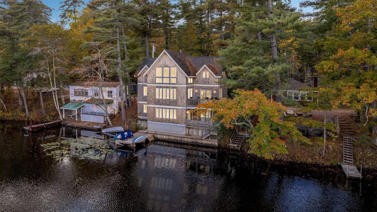 North Berwick House | Stunning Lakefront Home