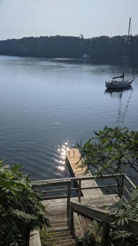 Cressy House | Stunning lakefront 4 season cottage in PEC