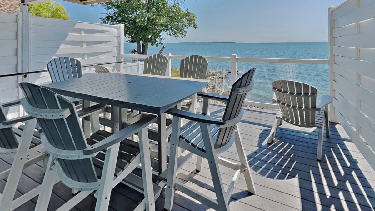 Put-in-Bay Condo | Stunning Lakefront Condo - 4 BR, 2 BA, Kitchen, Waterfront Deck -10 ppl -C113