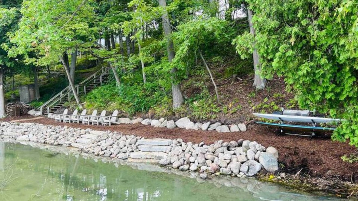 Cascade House | Stunning Lakefront Cottage