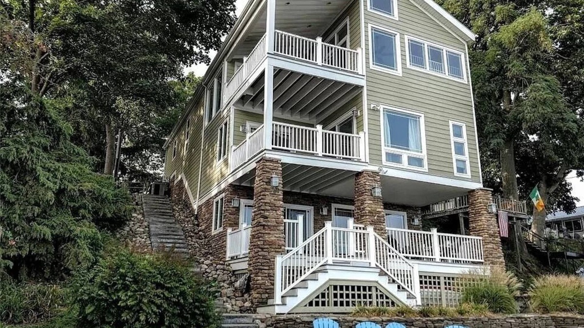 Penn Yan House | Stunning Lakefront Family Friendly getaway