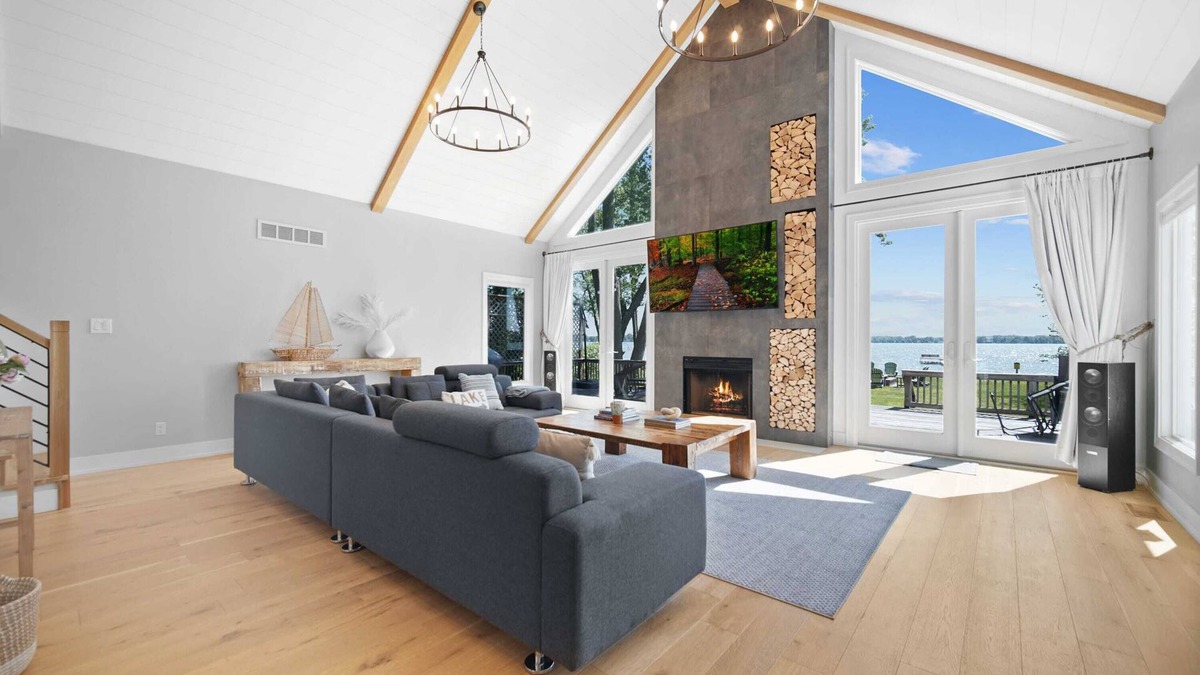 Bass Lake House | Stunning Lakefront Home - Kayaks/Bikes/Pier+More
