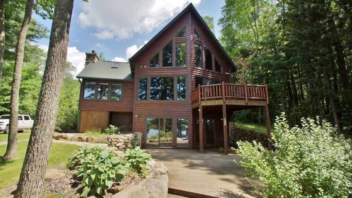 Hayward Cabin | Stunning Lakefront Home- Amazing 5,500 acre Lac Courte Oreilles Lake
