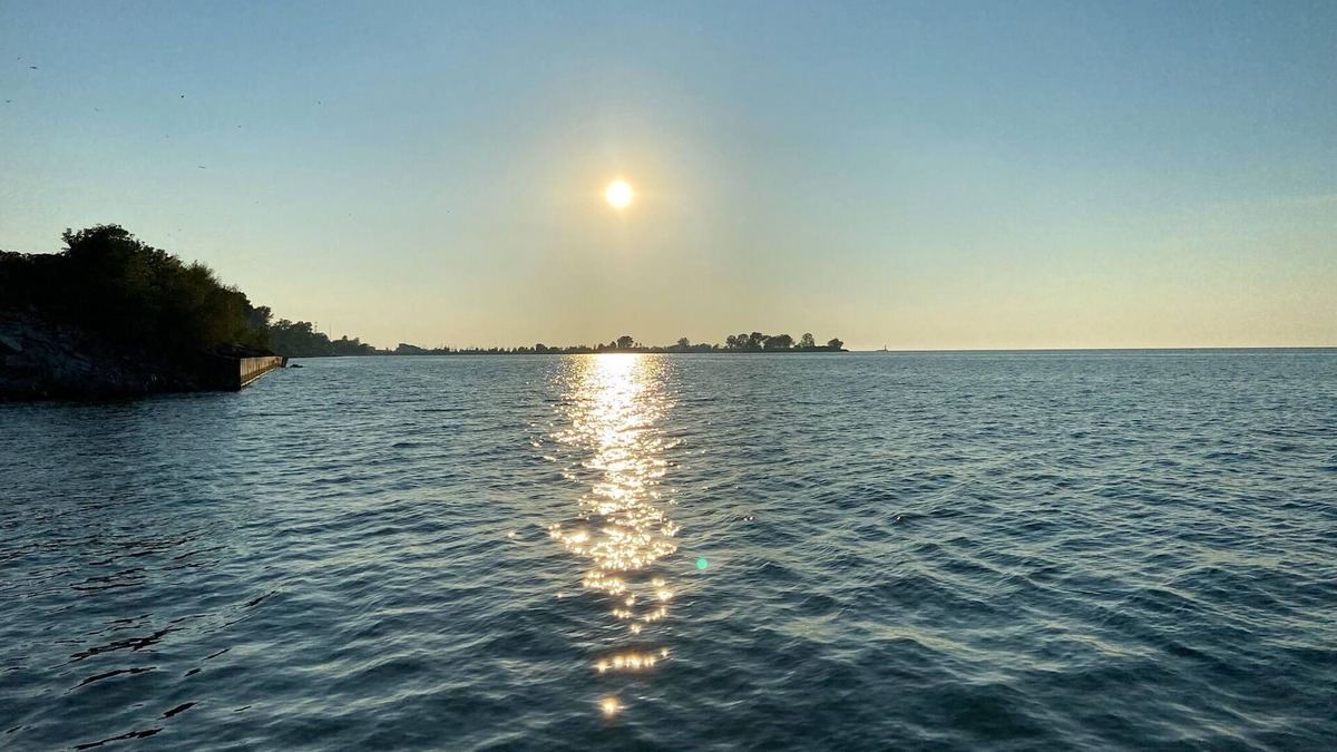 Lorain House | Stunning Lakefront Seven bedroom Century home