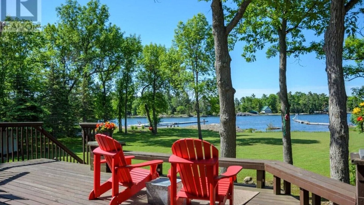 Honey Harbour Cottage | Stunning Lakehouse in Beautiful Honey Harbour