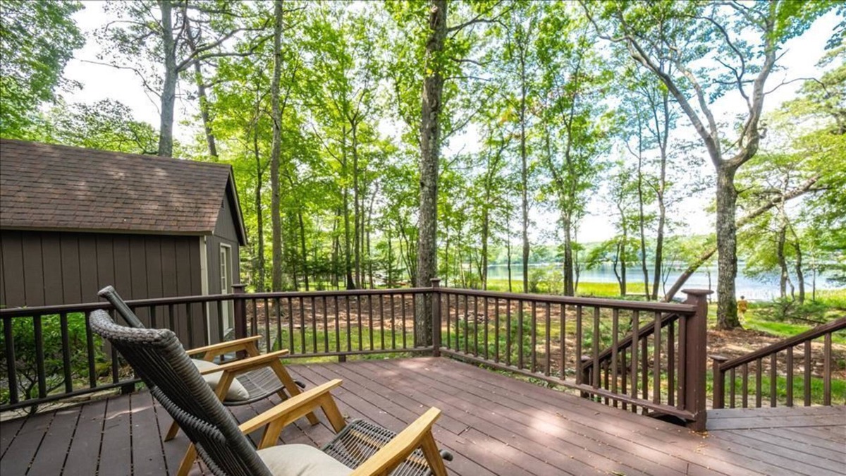 Highland Lake House | Stunning Lakeview Getaway