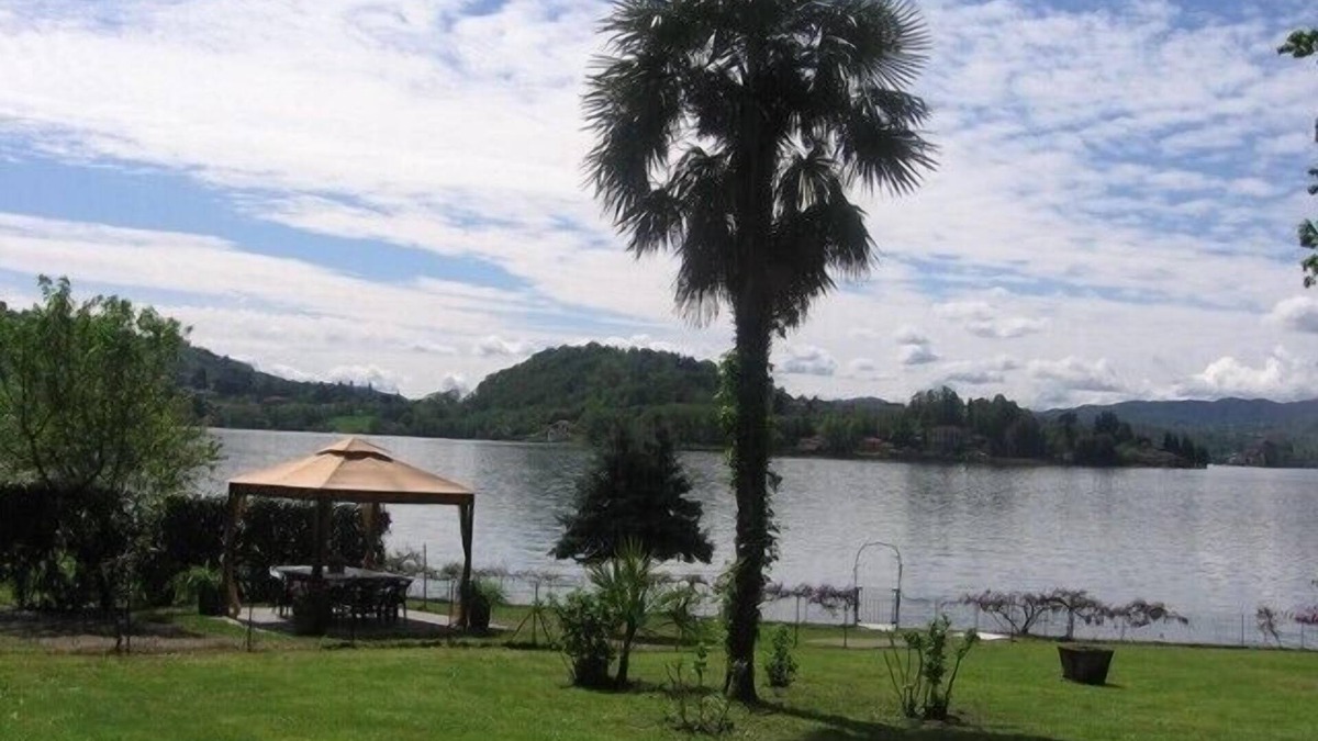 Pettenasco Apartment | STUNNING LARGE APARTMENT WITH VIEW, GARDEN AND DIRECT ACCESS TO LAKE ORTA