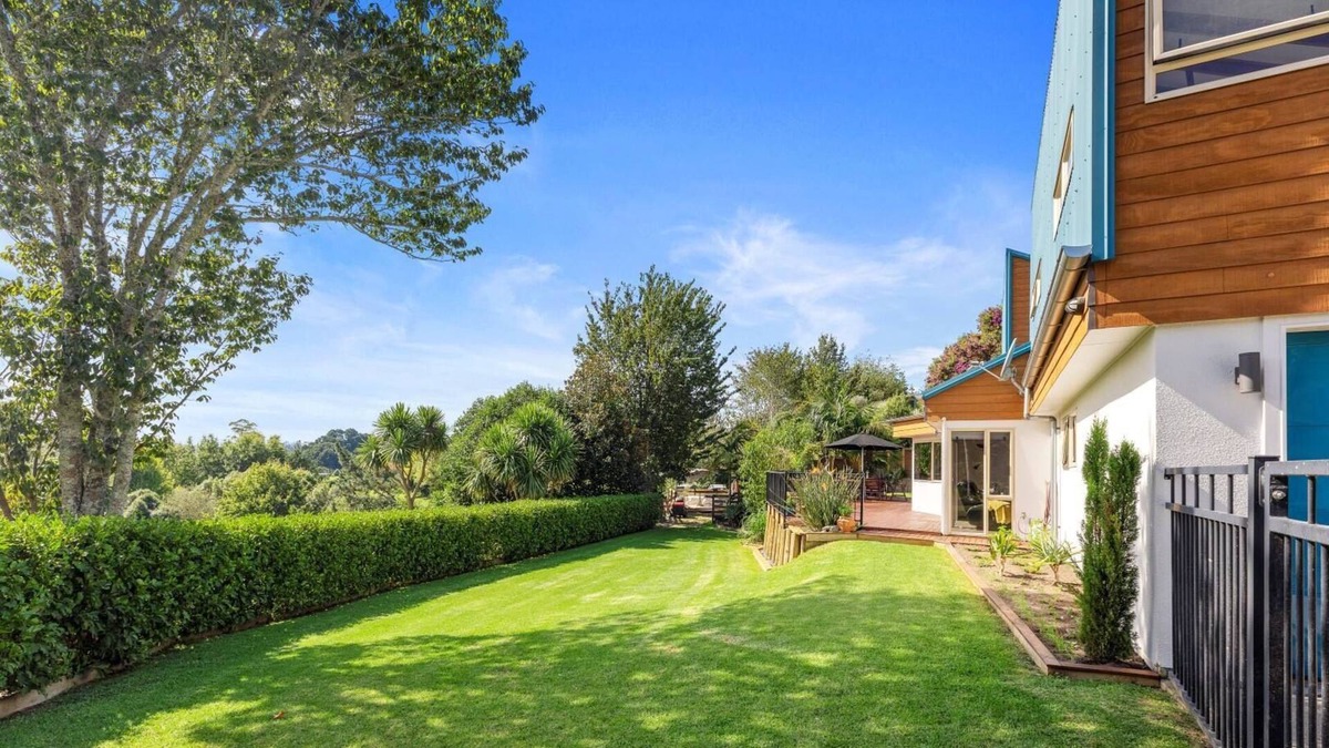 Tauranga House | Stunning large family home with plenty of outdoor space