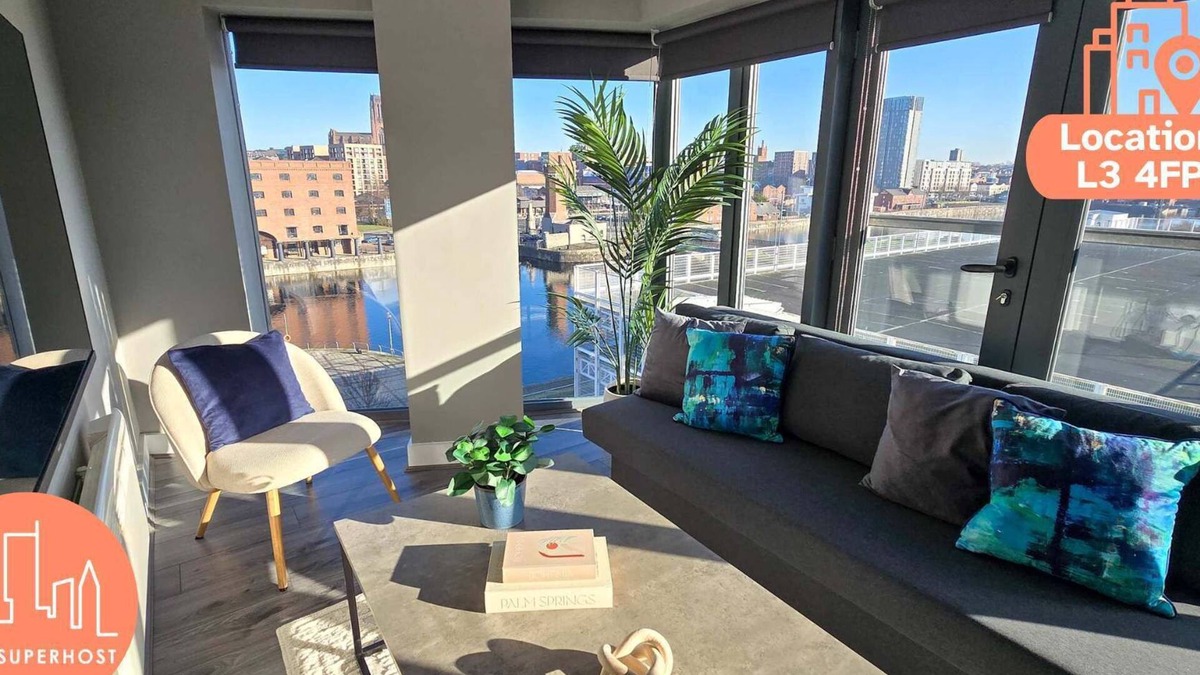 The Docks Apartment | Stunning Liverpool Dockside Apt by City SuperHost