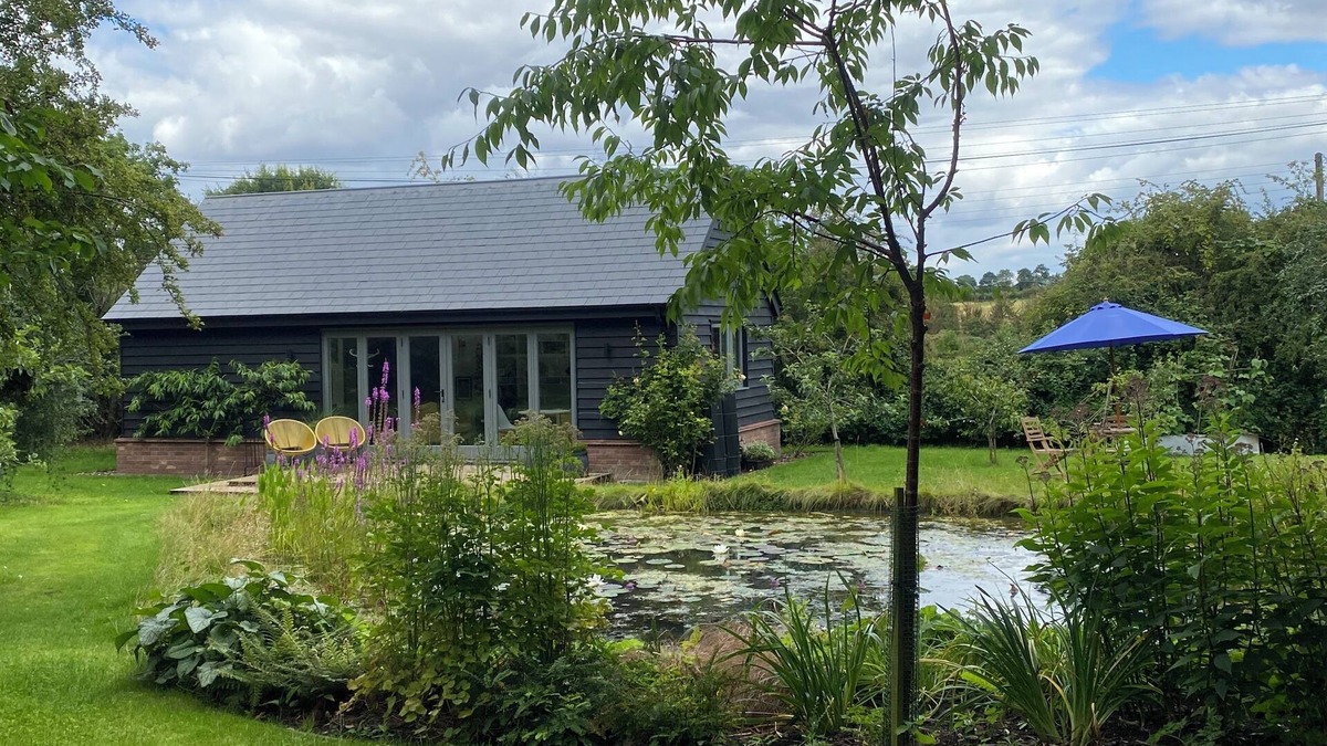Bourn Cottage | Stunning Lodge in Idyllic Setting, Near Cambridge