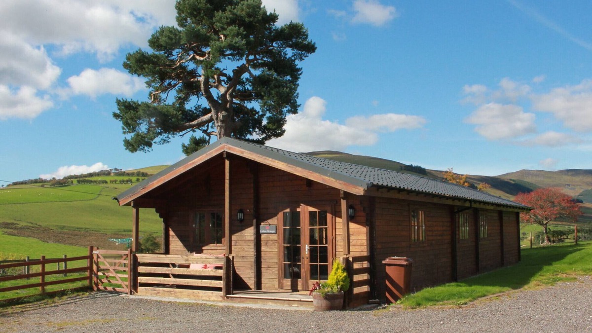 Oswestry Cabin | Stunning log cabin Berwyn with private Hot Tub