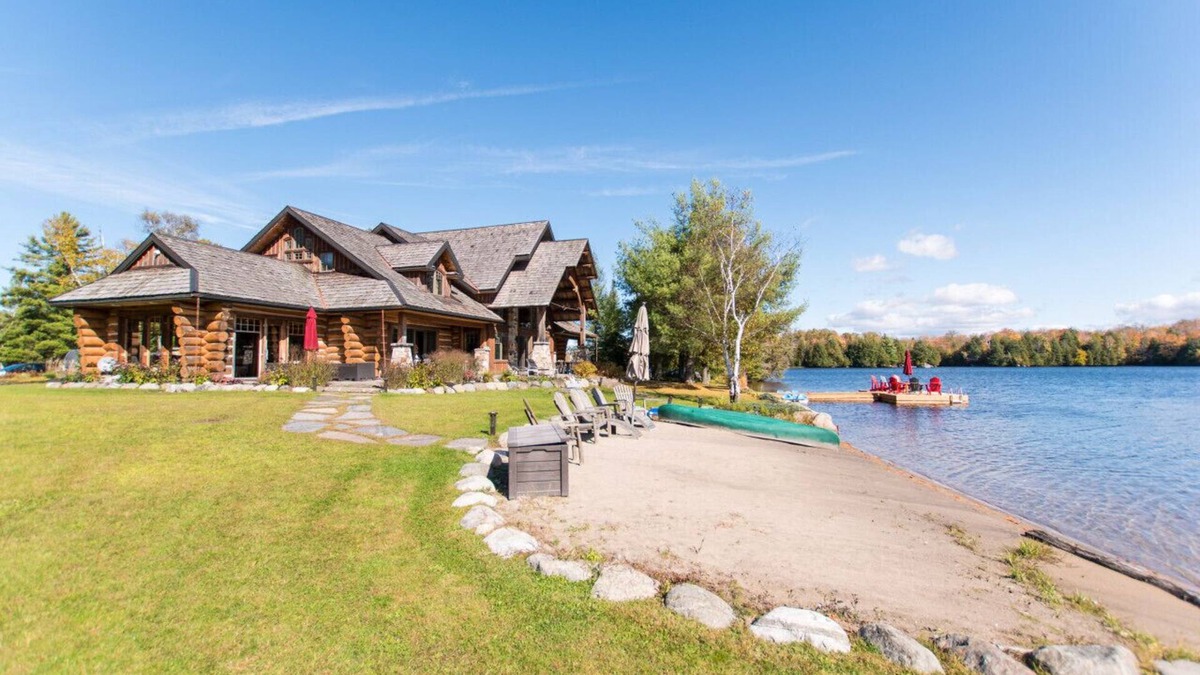 McDougall House | Stunning Log Cabin on 123 Acres