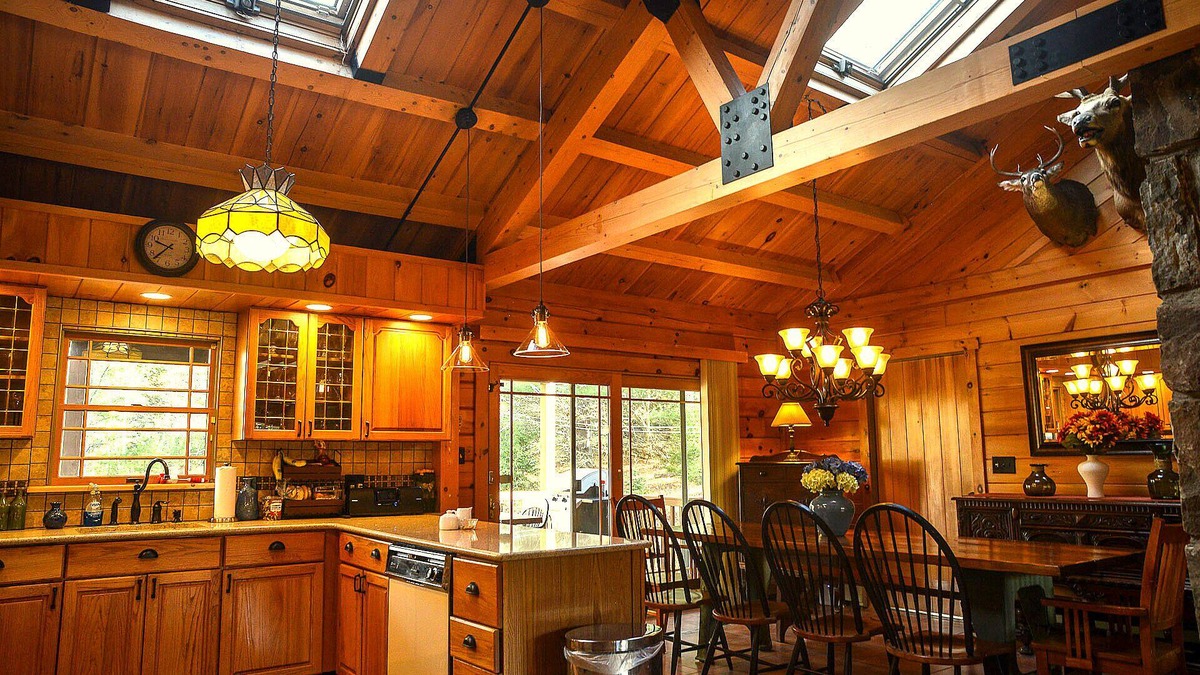 East Jewett House | STUNNING LOG HOME Colgate Lake! Kayaks & SUP Included! Very Private!