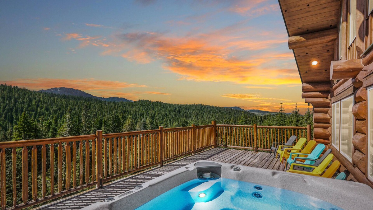 Courtenay Ski Chalet | Stunning Log Mount Washington Chalet with Breathtaking Views of Strathcona Park