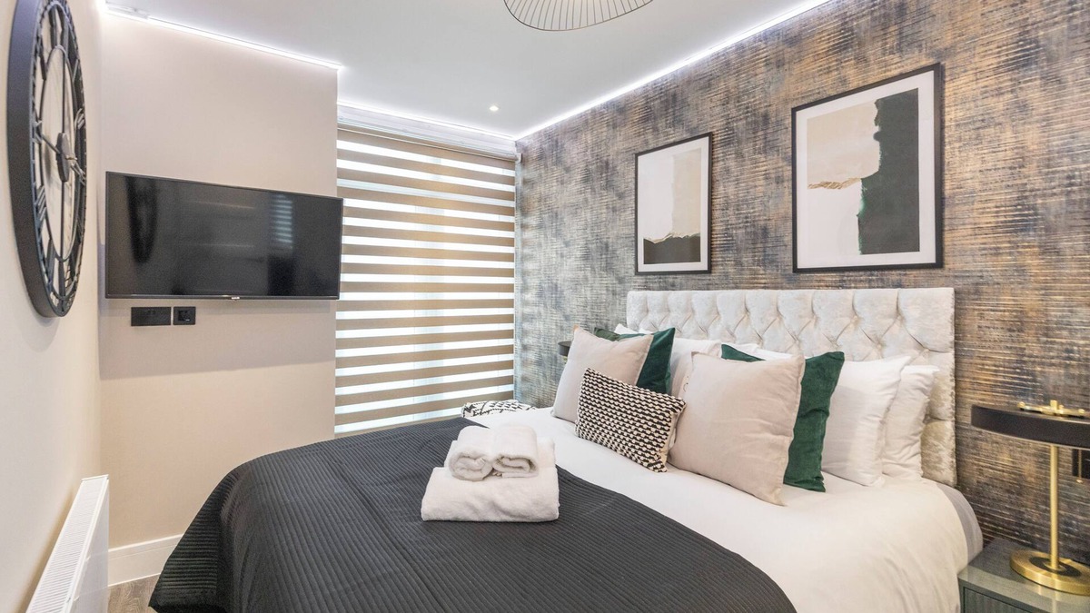 New Cross Apartment | Stunning London Flat with Jacuzzi Bath