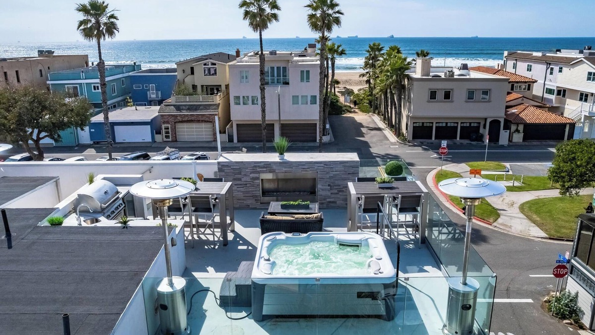 Sunset Beach House | Stunning Luxurious Home with Rooftop, Steps to Sand/Beach