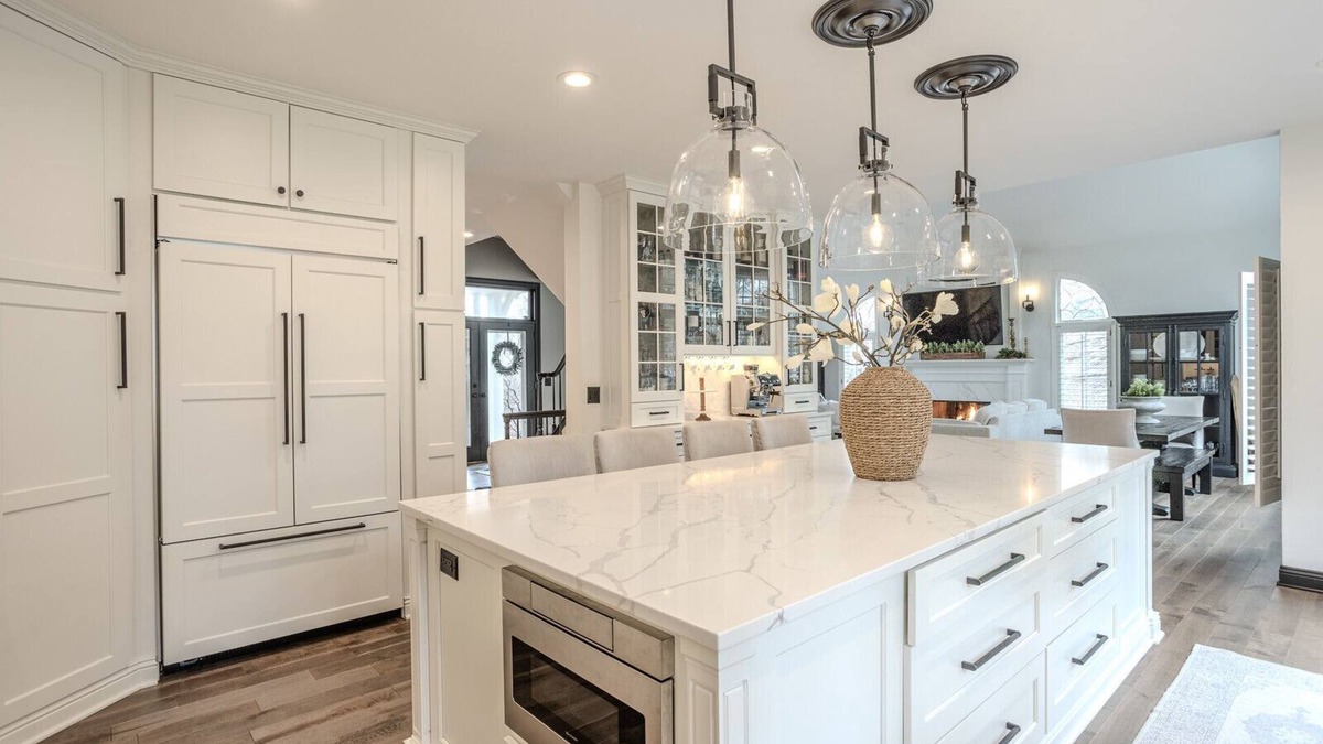Brookfield House | Stunning luxury Brookfield home, located 20 mins from downtown Milwaukee