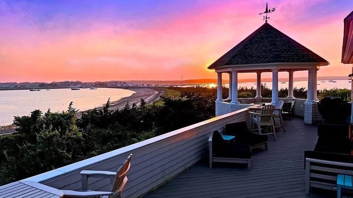 Fairhaven House | Stunning Luxury House with Sunset and Private Beach