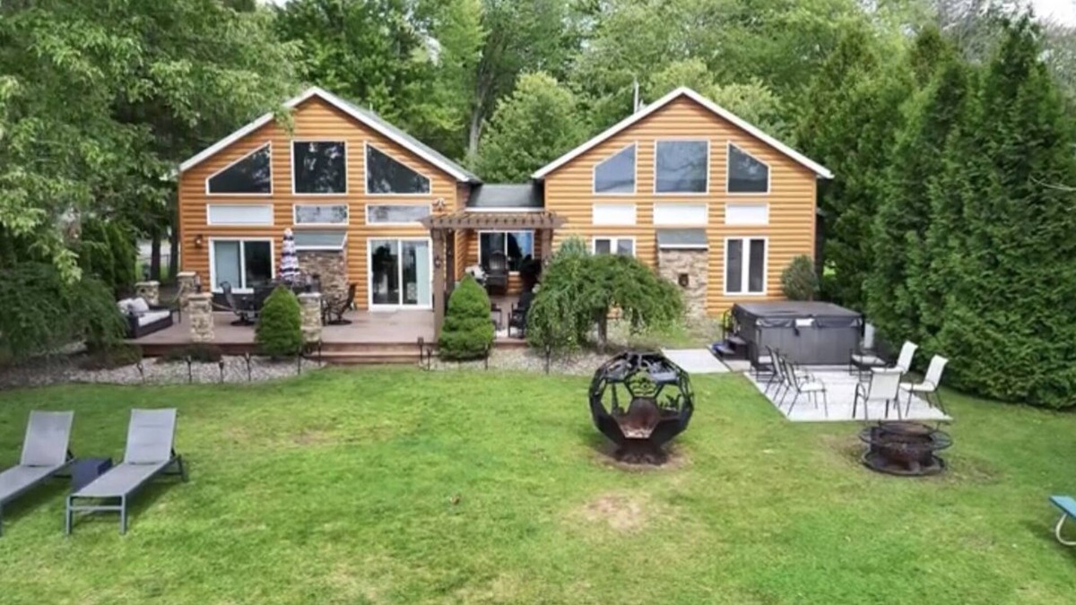 Blossvale House | Stunning Luxury lakefront House on Oneida Lake with hottub, firepit and Gameroom