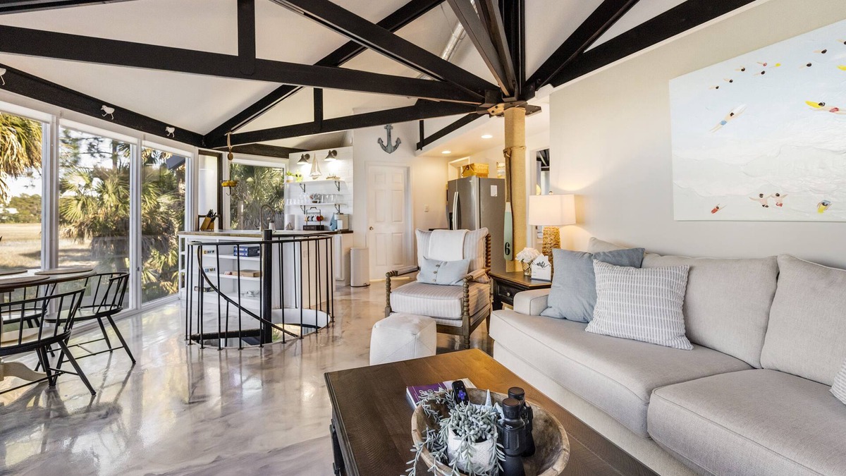 Saint Helena Island House | Stunning marsh views in updated “Treehouse”