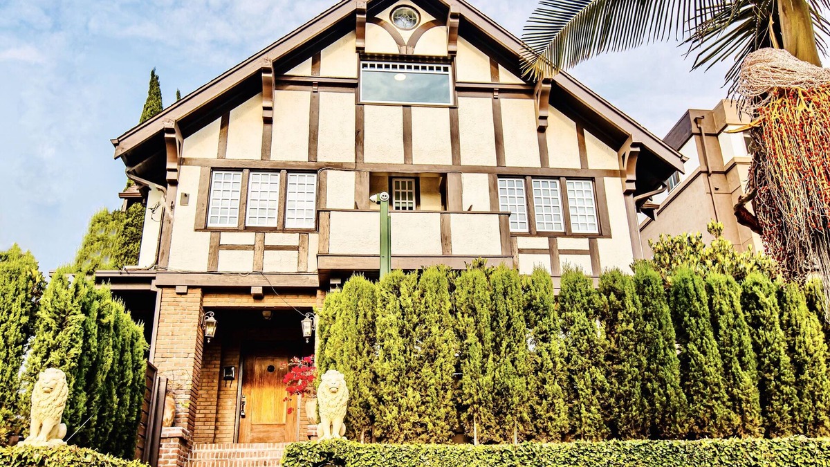 Bankers Hill House | Stunning Mansion by The Convention Center & Little Italy w/HotTub AC Parking
