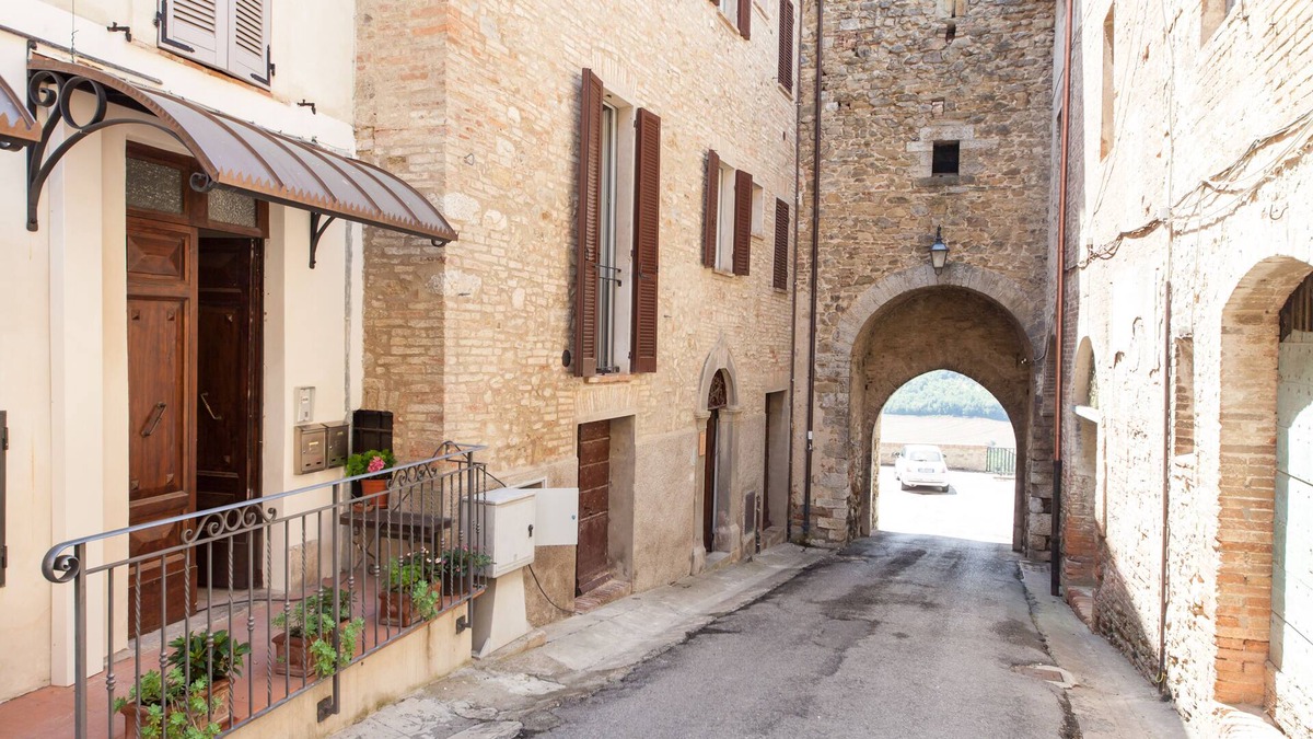 Compignano House | Stunning medieval vllage townhouse close to Perugia