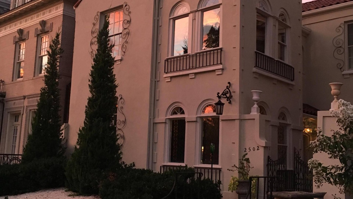 Fan District Condo | Stunning Mediterranean Monument Avenue flat in the heart of RVA's Fan District