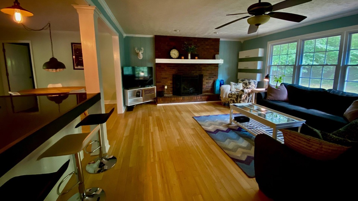 Senoia House | Stunning, modern and very private three bedroom. Close to Studios and Atlanta.