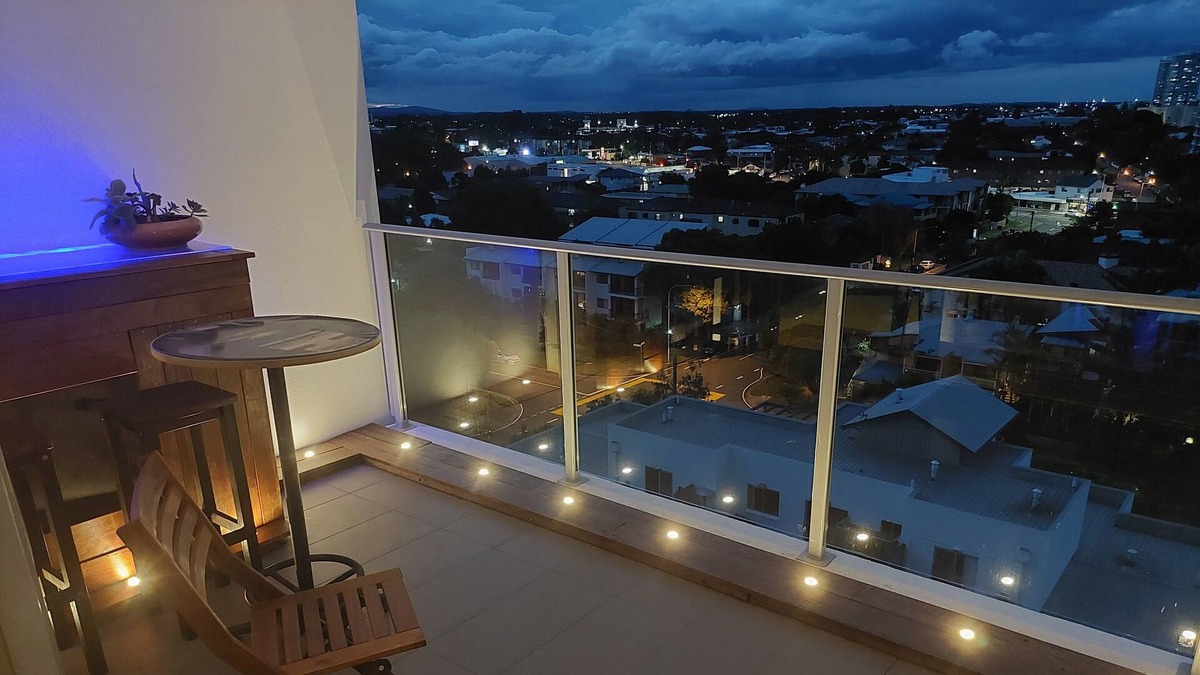 Labrador Apartment | Stunning modern apartment with Broadwater's view