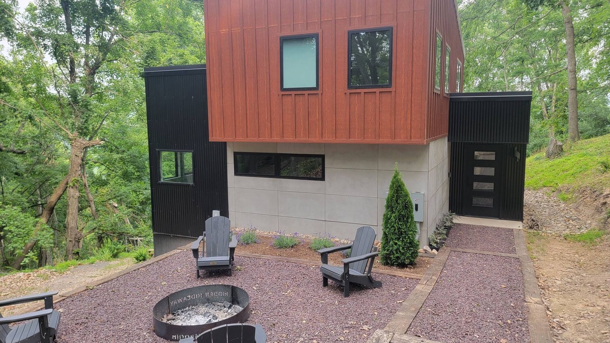 Lost River Cabin | Stunning modern cabin high on a ridge with sunrise and sunset views!