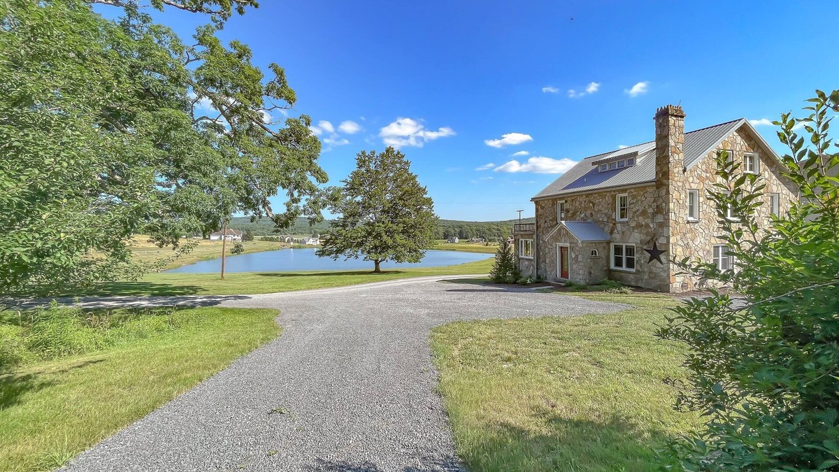 Swanton House | Stunning modern farmhouse with Lake Access and Free Golf!