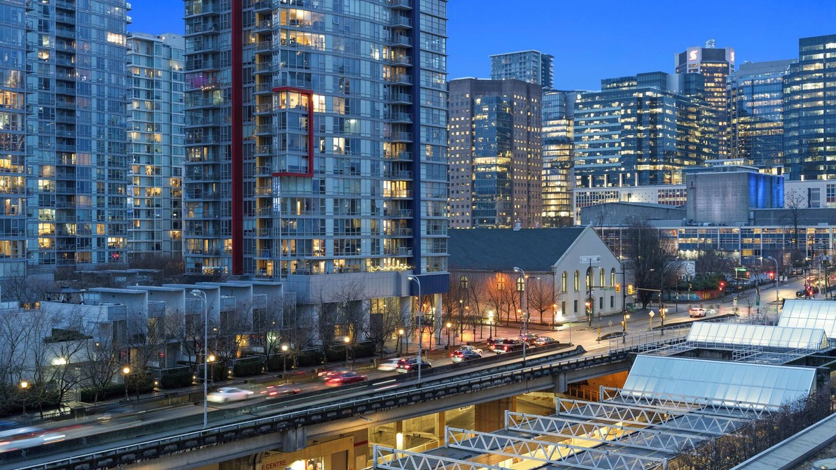 Crosstown Apartment | Stunning modern luxury 2 bedroom, 2 bath condo rental