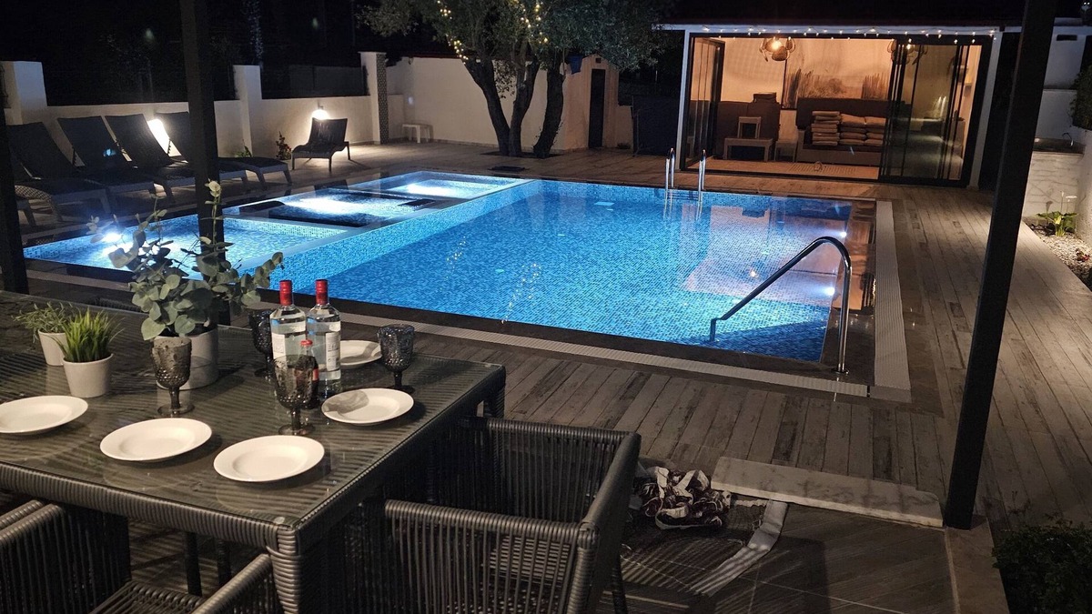 Dalyan Villa | Stunning modern private Villa with Huge pool, Jacuzzi & kids pool